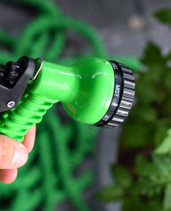 Manguera Expansible 15Mts con Pistola Regadora Verde